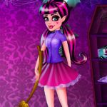 play Draculaura Room Cleaning