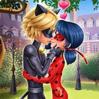 play Ladybug Miraculous Kiss